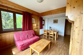 Bright 50 m cocoon with balcony in Combloux